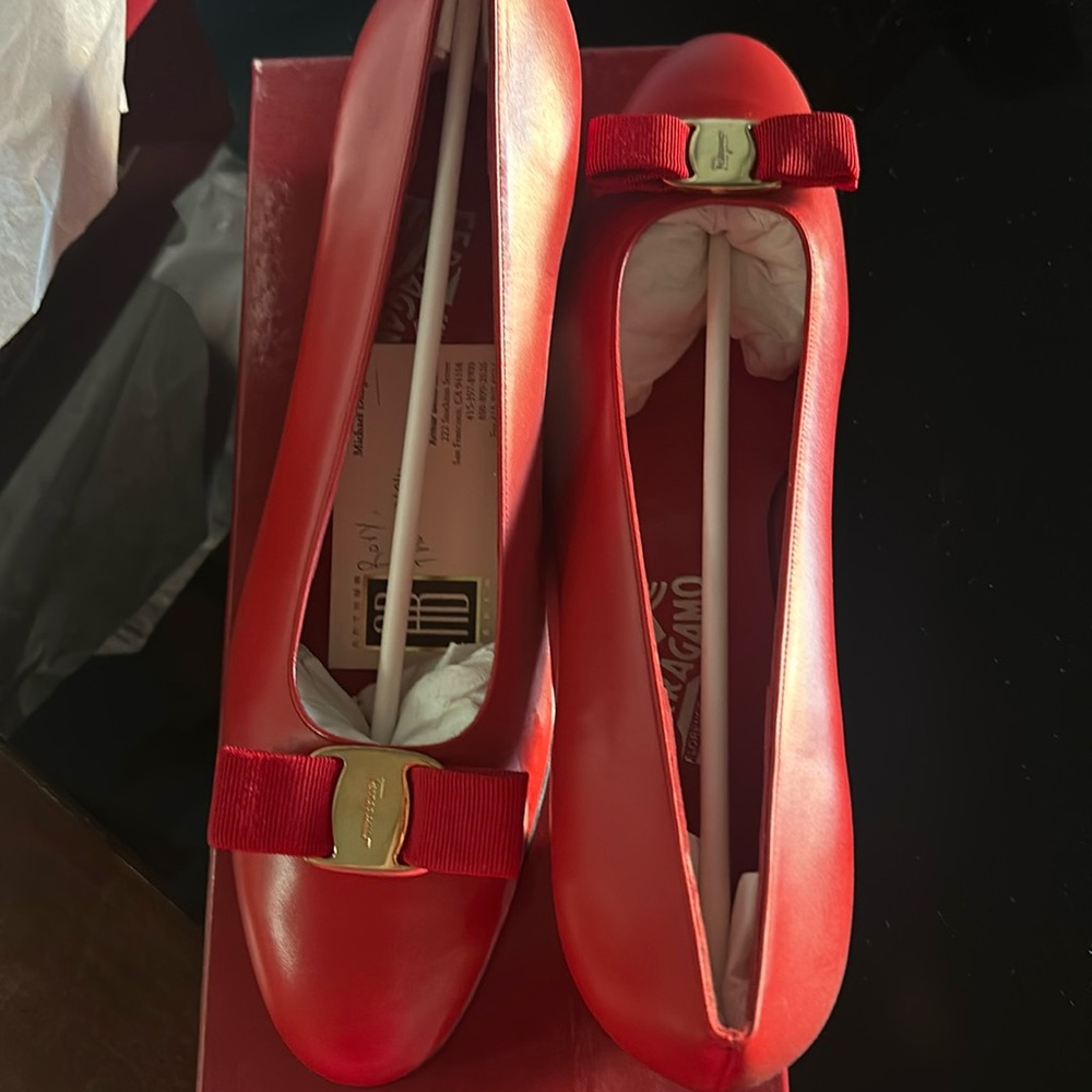 Size 12 vara ferragamo red shoes new